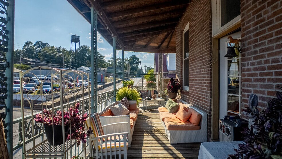 More Photos Of 385 Main St, Mammoth Spring General Retail For Sale