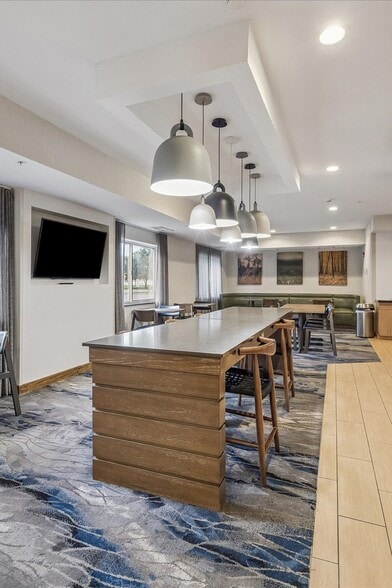 More Photos Of 2400 W Sam Houston Pky S, Houston Hotel For Sale