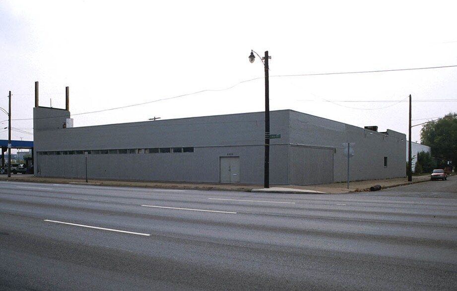 More Photos Of 5800 E Eight Mile Rd, Detroit Warehouse For Lease
