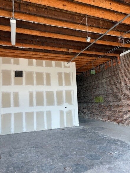 More Photos Of 2144 W Main St, Tampa Office For Lease