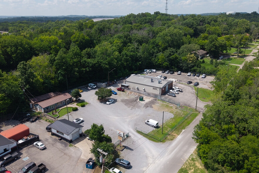 More Photos Of 103-107 Mallard Dr, Hendersonville Warehouse For Sale