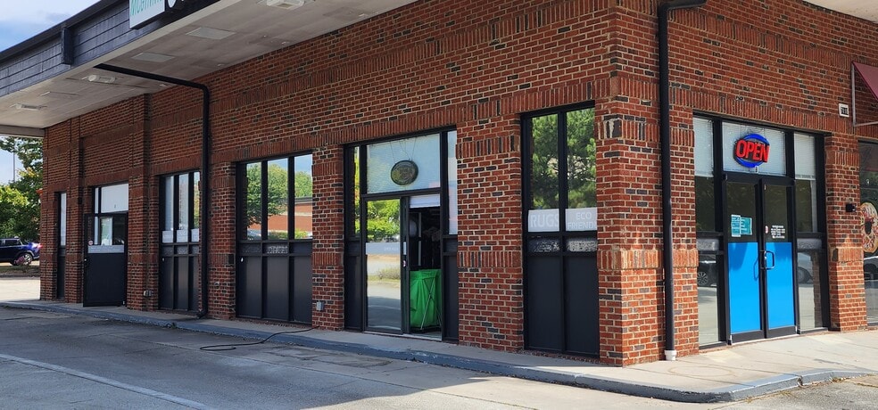 More Photos Of 7110 McGinnis Ferry Rd, Suwanee Service Station For Lease