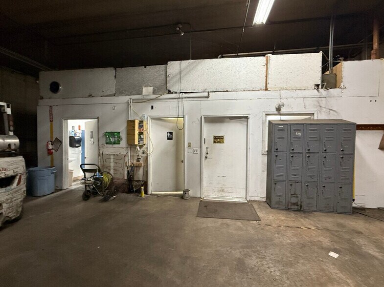 More Photos Of 39404 Grand Ave, North Branch Warehouse For Sale