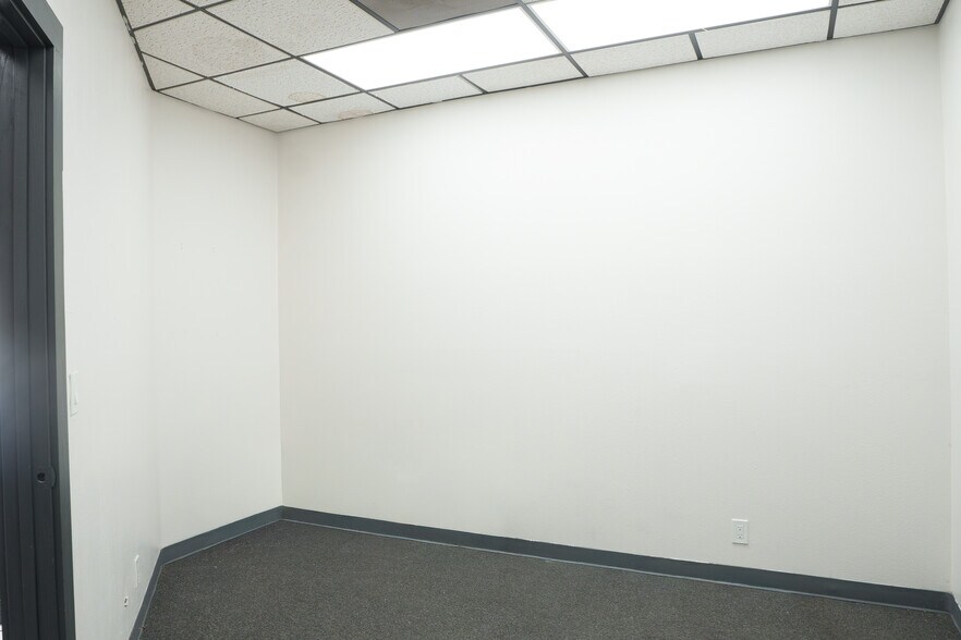 More Photos Of 83373-83407 State Highway 111, Indio Auto Dealership For Lease
