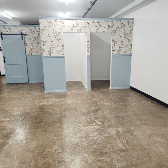 More Photos Of 162 W Main St, Lewisville Storefront Retail Office For Lease