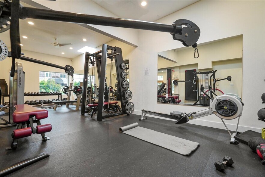 More Photos Of 171 Sunset Blvd, Cannon Beach Storefront Retail Residential For Sale