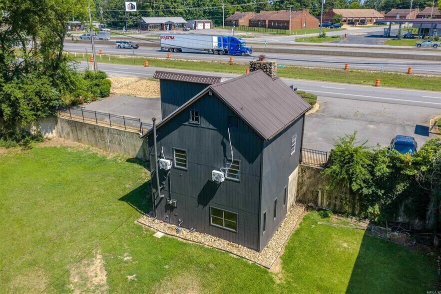 More Photos Of 17940 I 30, Benton Office For Sale