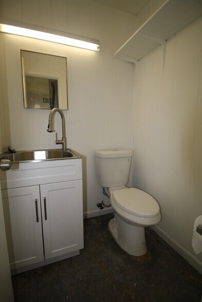 More Photos Of 2324 SW 56th Ter, Hollywood Light Manufacturing For Lease