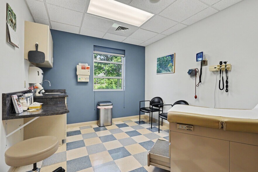 More Photos Of 2801 Leonard Dr, Valparaiso Medical For Sale