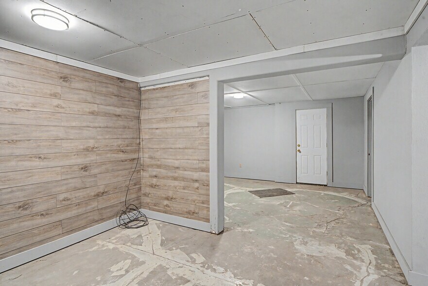 More Photos Of 330 Main Ave E, Soap Lake Freestanding For Lease