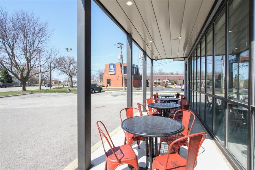 More Photos Of 720 E Rand Rd, Mount Prospect Fast Food For Sale