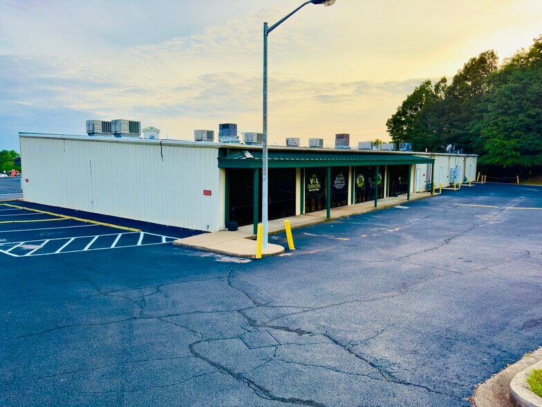 More Photos Of 11062 Asheville Hwy, Inman Unknown For Lease