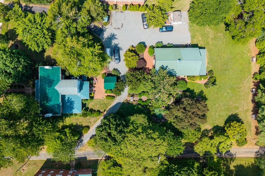 More Photos Of 252 David Bruce Ave, Charlotte Court House Hospitality For Sale