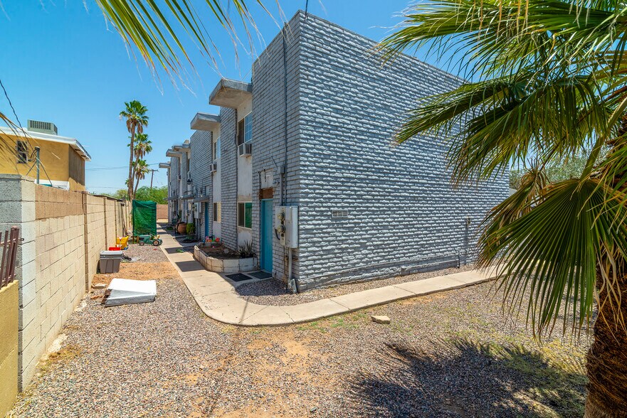 More Photos Of 525 N 32nd St, Phoenix Apartments For Sale