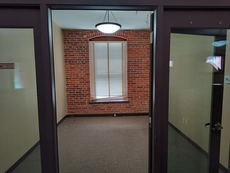 More Photos Of 170 S Lincoln St, Spokane Loft Creative Space For Lease