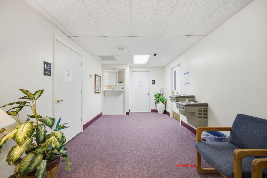 More Photos Of 1811 Bayshore Gardens Pky, Bradenton Medical For Sale