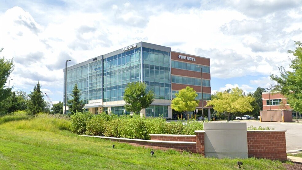 More Photos Of 10718 Richmond Hwy, Lorton Office For Lease