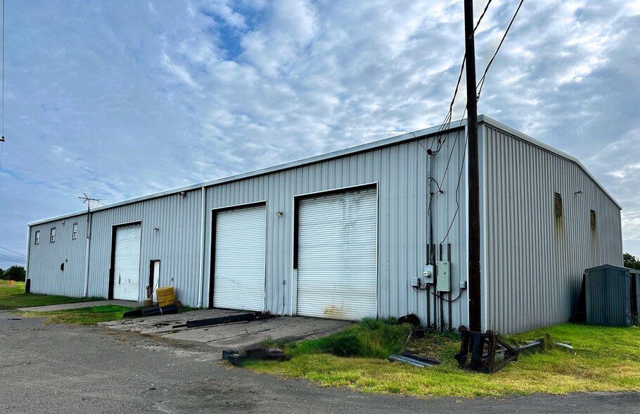 More Photos Of 2592 Shell Rd, Georgetown Industrial For Sale