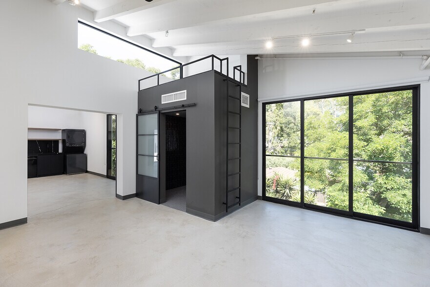 More Photos Of 20412-20432 Laguna Canyon Rd, Laguna Beach Office For Lease