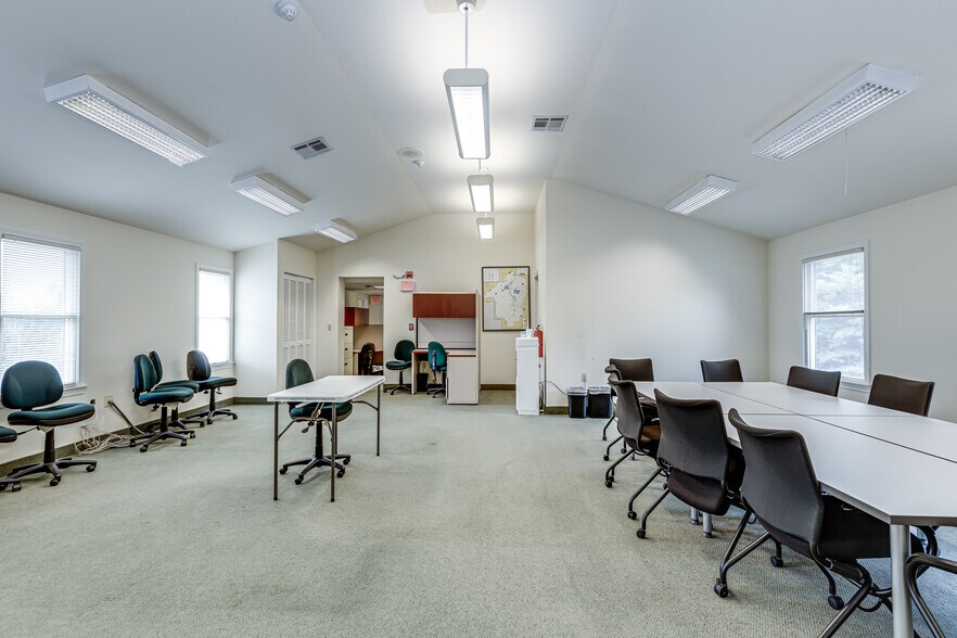 More Photos Of 221 S Main St, Flemington Office For Sale