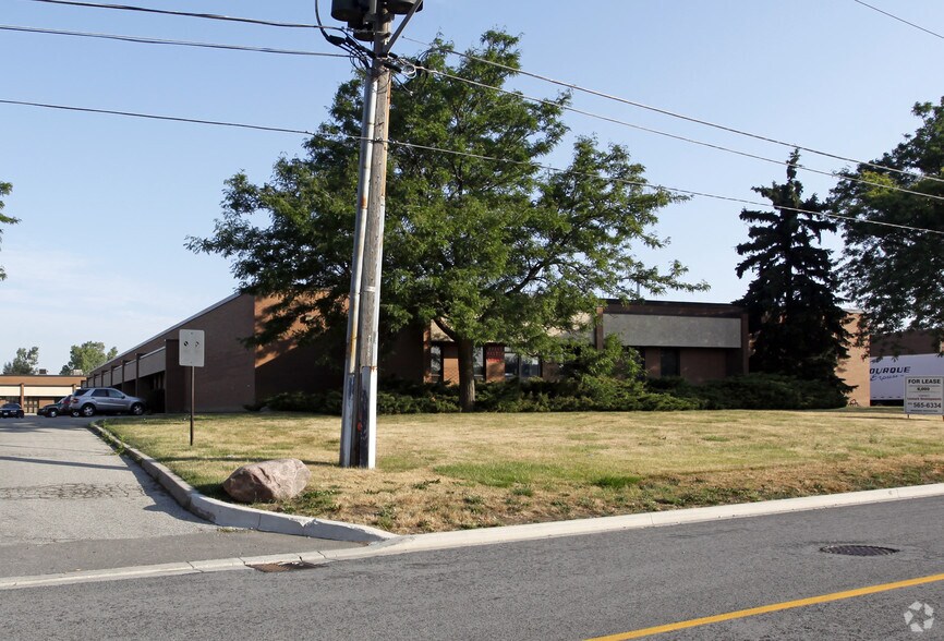 1245 Aerowood Dr, Mississauga, ON L4W 1B9 Industrial For Lease