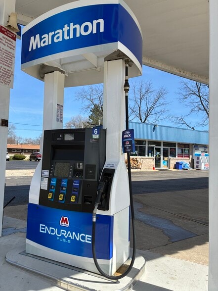 More Photos Of 817 N State St, Belvidere Convenience Store For Sale