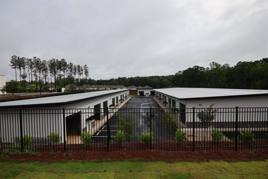 Primary Photo Of 852 Seven Hills Blvd, Acworth Manufacturing For Sale