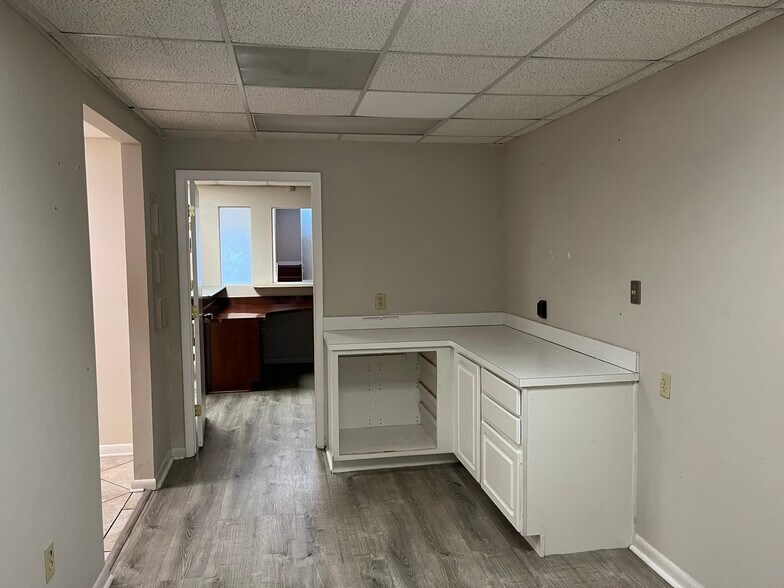 More Photos Of 1329 Kingsley Ave, Orange Park Office For Lease