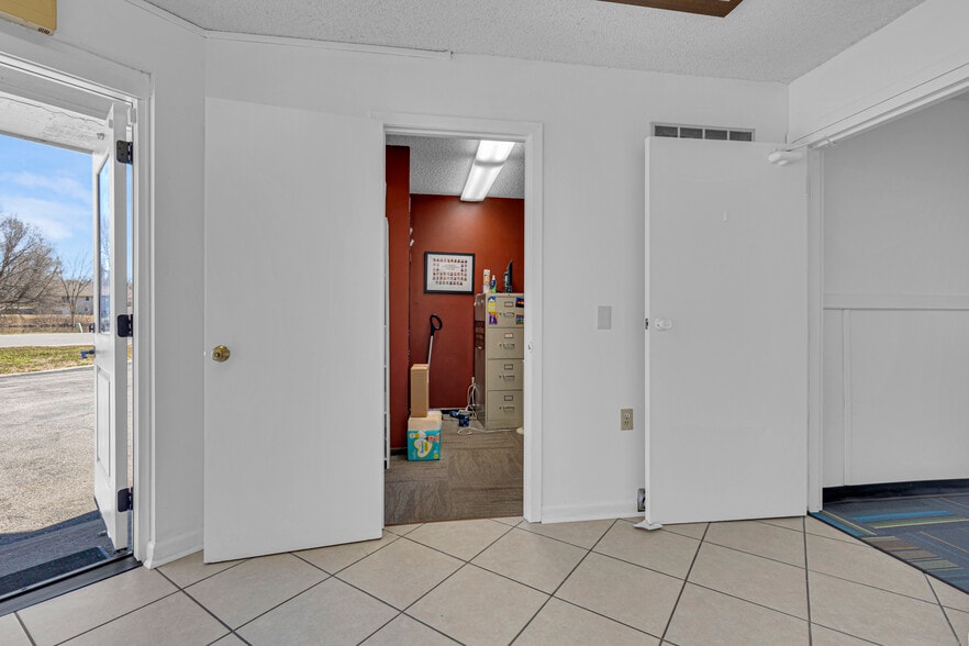 More Photos Of 205 Southbrook Pky, Kearney Daycare Center For Sale