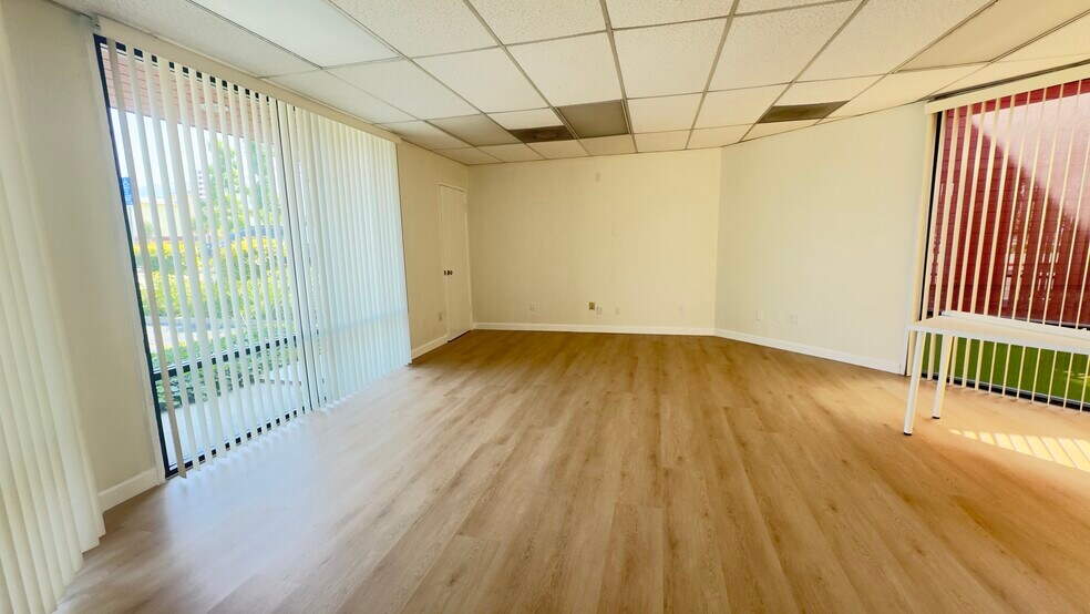 More Photos Of 1100-1160 E Route 66, Glendora Office For Lease