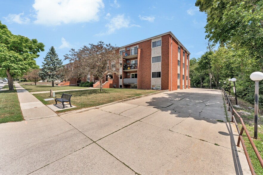 More Photos Of 109 Division St N, Kingsville Apartments For Sale