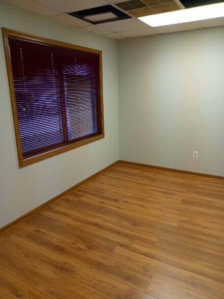 More Photos Of 16638-16664 Fifteen Mile Rd, Fraser Medical For Lease