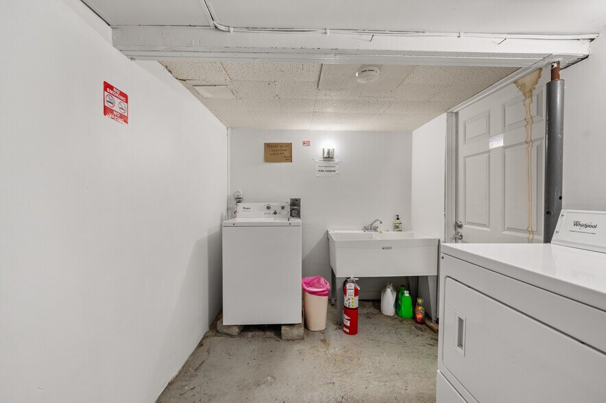 More Photos Of 304 Hankes Ave, Aurora Apartments For Sale