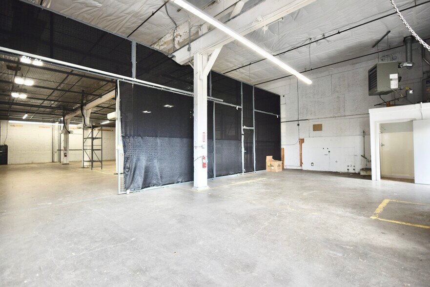 More Photos Of 2801 SE 9th St, Portland Warehouse For Lease