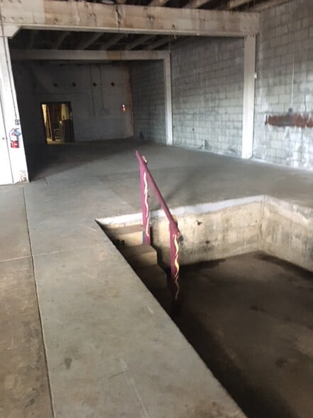 More Photos Of 1526 S Centre St, San Pedro Warehouse For Sale