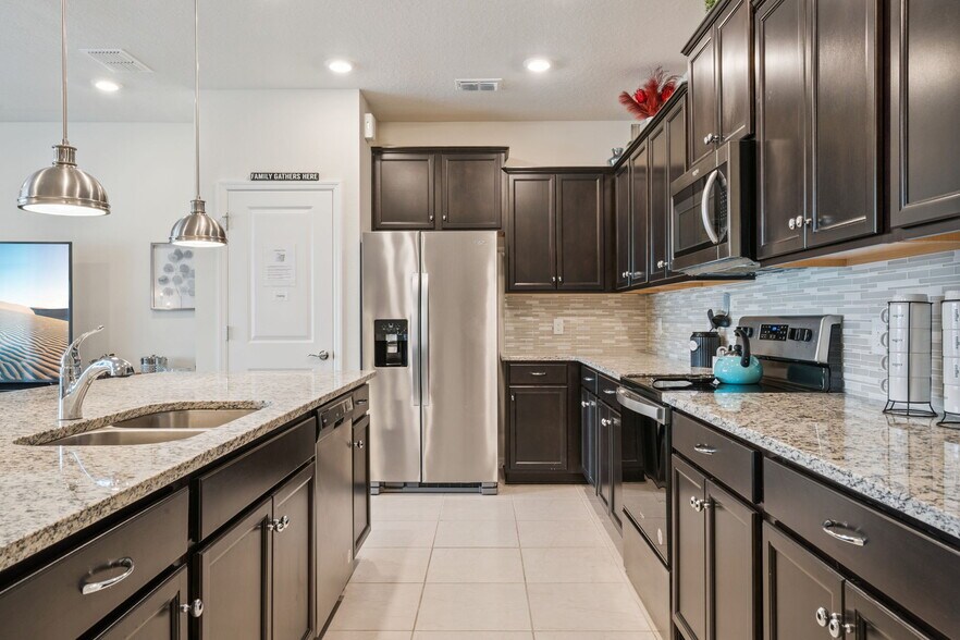 More Photos Of 921 Paradise Dr, Davenport Apartments For Sale