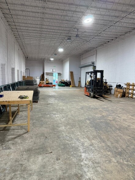 More Photos Of 6236 Miramar Pky, Miramar Showroom For Lease