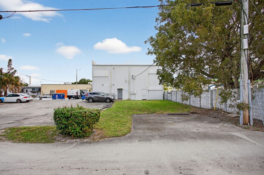More Photos Of 513 N State Road 7, Margate Office For Sale