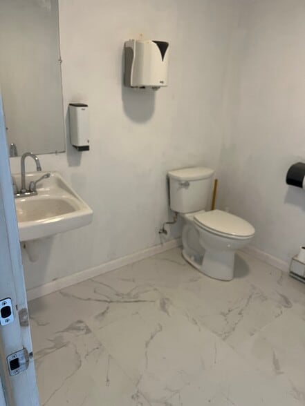 More Photos Of 333 Crestwood Dr, Mountain Top Manufacturing For Lease