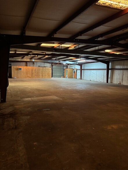 More Photos Of 6842 Satchelford Rd, Columbia Warehouse For Lease