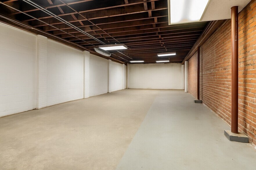 More Photos Of 464-468 Essex St @ Hampshire st, Lawrence Office For Sale