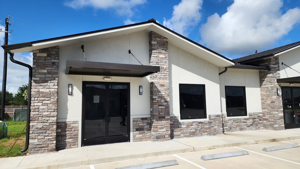 More Photos Of 1849 Forest Park Ln, Pearland Medical For Sale