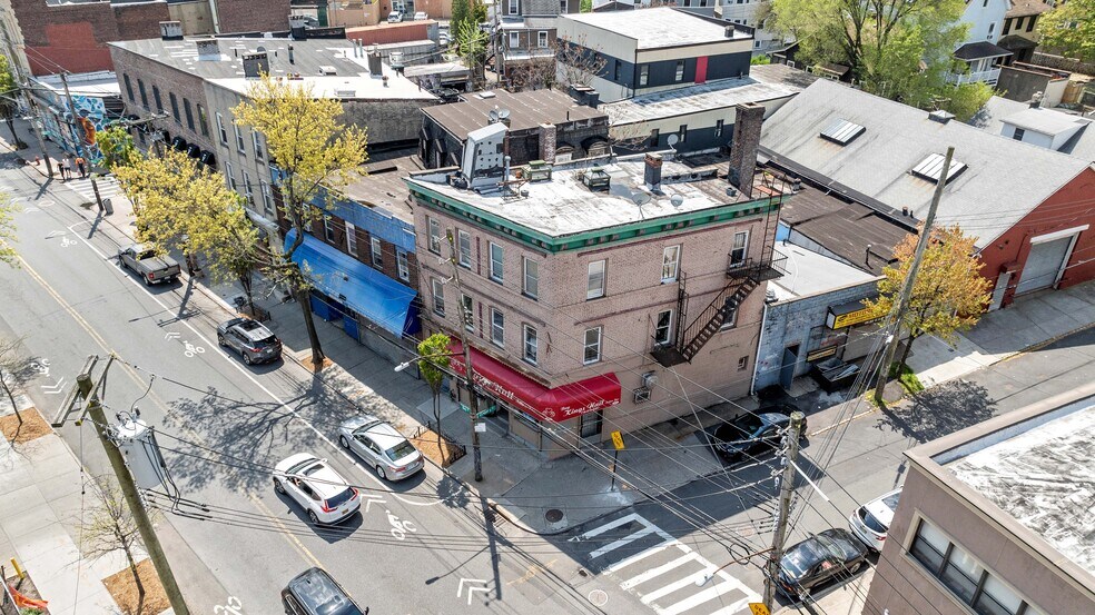 Primary Photo Of 492 Bay St, Staten Island Storefront Retail Residential For Lease