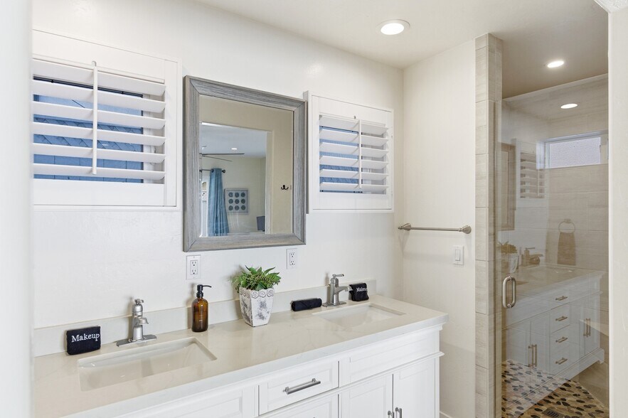 More Photos Of 1544 Chalcedony St, San Diego Apartments For Sale