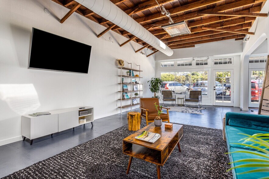 More Photos Of 264 N Coast Highway 101, Encinitas Storefront Retail Office For Sale
