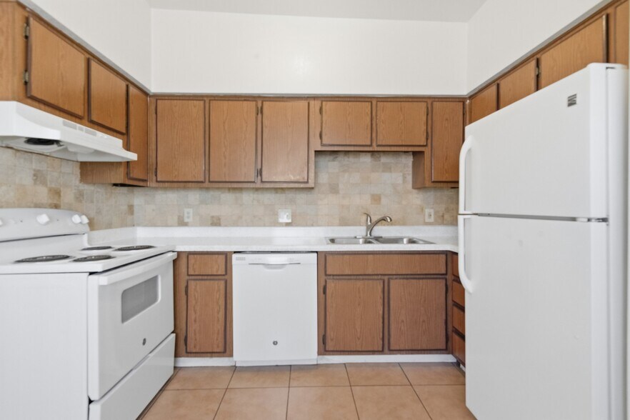 More Photos Of 2828 E Tierra Buena Ln, Phoenix Multifamily For Sale
