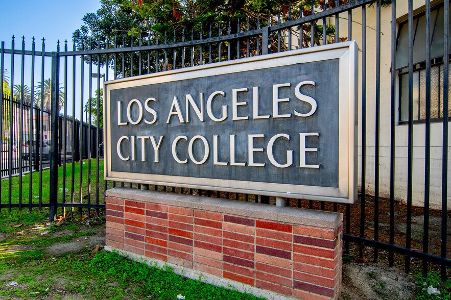 More Photos Of 903 N Heliotrope Dr, Los Angeles Apartments For Sale