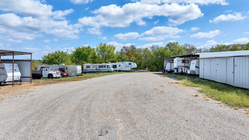 More Photos Of 3100 S Commerce St, Ardmore Warehouse For Sale