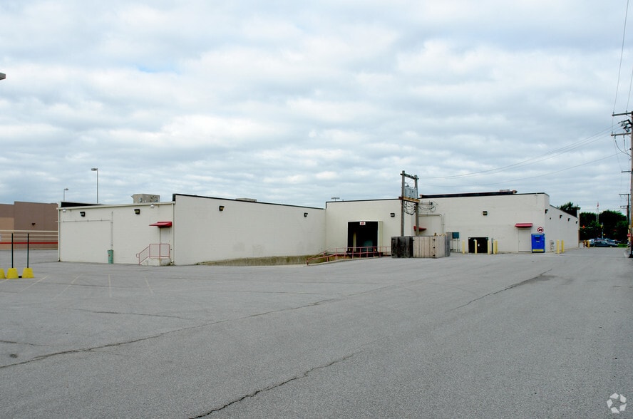 More Photos Of 7951 Calumet Ave, Munster Storefront For Lease