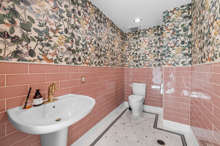 More Photos Of 310-315 S Robertson Blvd, Los Angeles Storefront For Lease